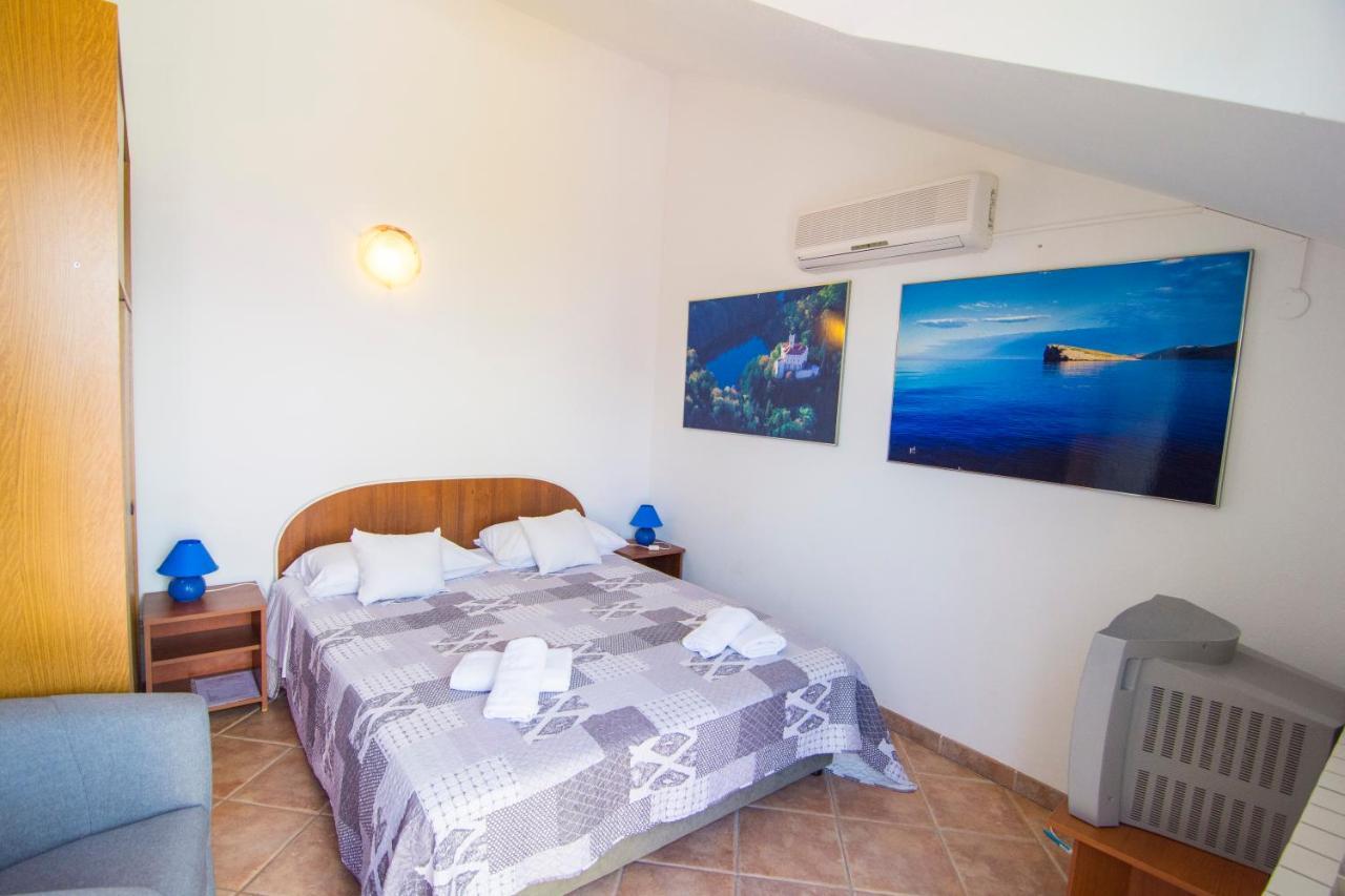 Villa Tereza Splitska Dış mekan fotoğraf