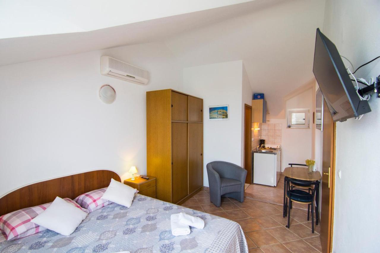 Villa Tereza Splitska Dış mekan fotoğraf